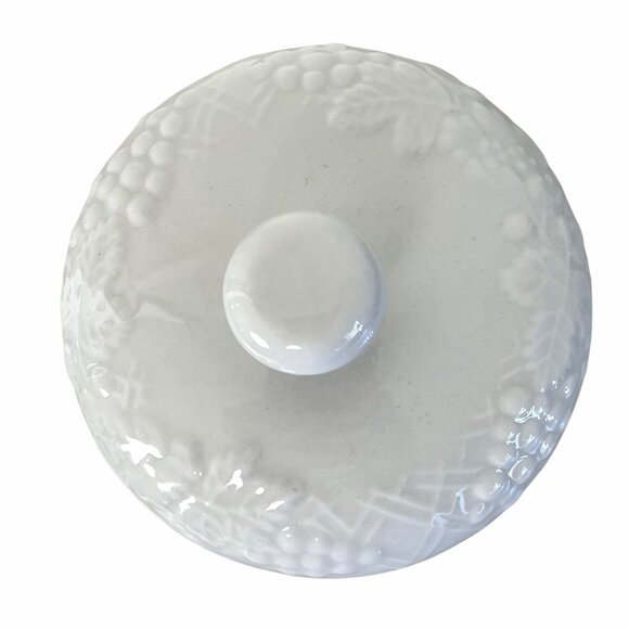 Gibson Canister with Lid White Embossed Ceramic Grape Vine Design 6.5" H VGUC - Picture 3 of 12